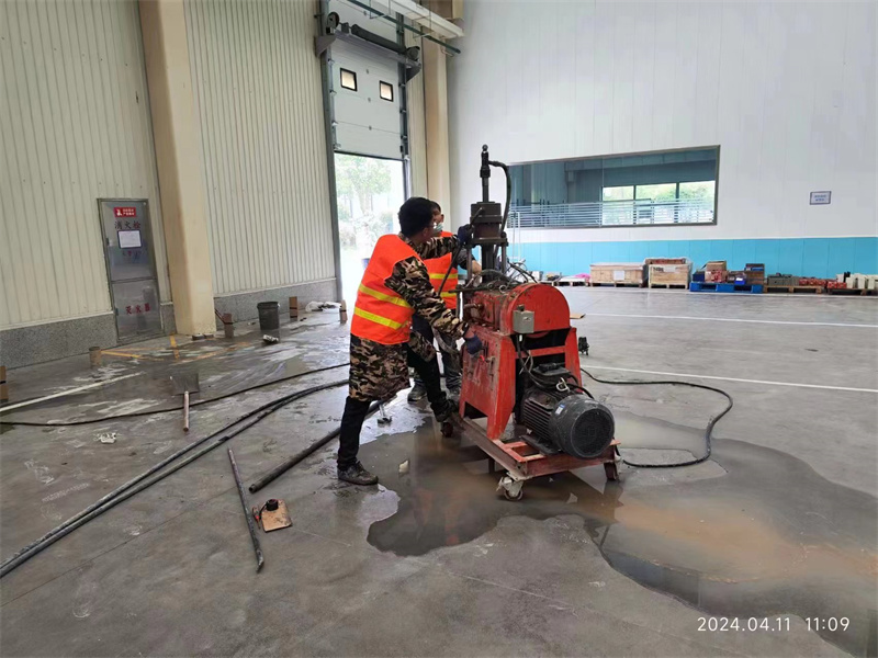 湖里厂房地面下沉塌陷注浆加固施工